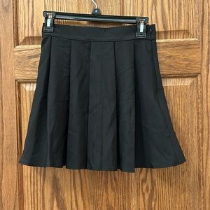 Cute ROM We black pleaded mini skirt size XS